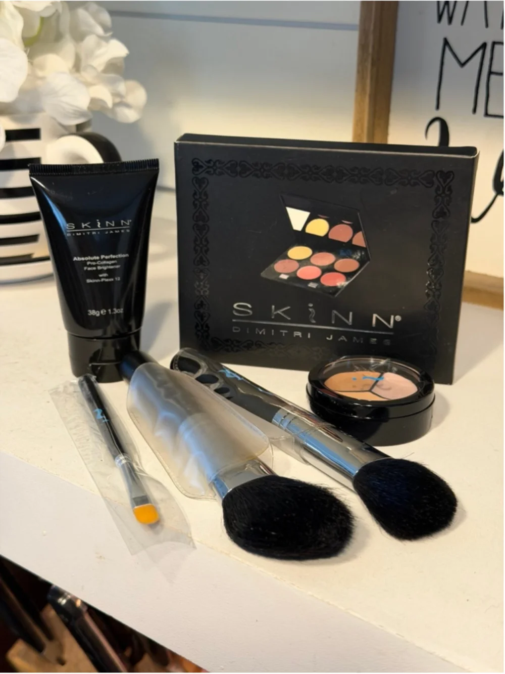NEW SKINN Dimitri James Absolute Perfection Face Brightener Makeup Set